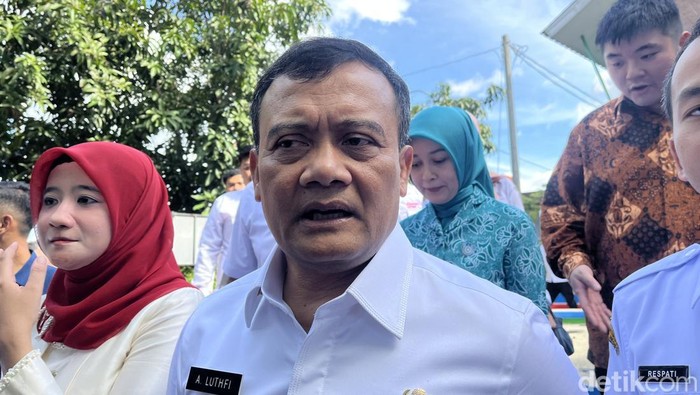 bernur Jawa Tengah, Ahmad Luthfi ditemui di Taman Cerdas Jebres, Solo, Rabu (23/4/2025).