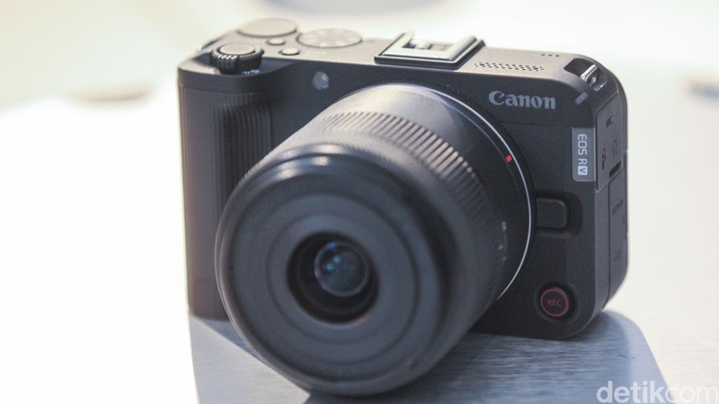 Canon EOS R50V dan PowerShot V