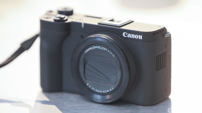 Canon EOS R50V dan PowerShot V