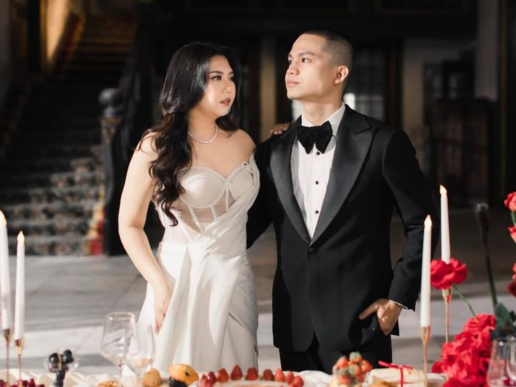 8 Foto Prewedding Sekaligus Perayaan 8 Tahun Pacaran Cellos & Natasha Putri