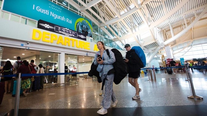 Bandara Soetta dan Ngurah Rai naik peringkat di ajang World Airport Awards 2025. Keduanya raih penghargaan atas transformasi dan pelayanan terbaik.