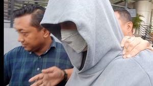 Fachri Albar tidak memberikan pernyataan apapun saat bertemu media. Foto: Ahsan Nurrijal/detikcom