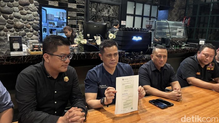 Gerakan Rakyat Indonesia Bersatu (GRIB) Jaya Jawa Timur saat konferensi pers keluarga eks paspampres di Malang diduga jadi korban mafia tanah.