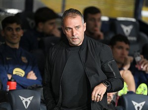 Barcelona Mubazir Peluang, Flick Tetap Senang