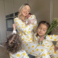 Setelah puncak karier di era 2010-an, Flanagan kini mengandalkan penghasilan dari unggahan berbayar di media sosial. Sementara itu, Scott Sinclair, mantan tunangan sekaligus ayah dari anak-anak Flanagan, juga mengalami penurunan karier.  Foto: dok. Instagram @hjgflanagan