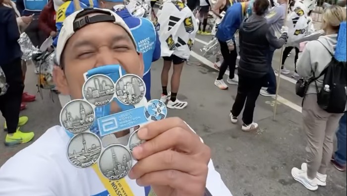 Ibnu Jamil Ibnu Jamil dapat Six Star Medal World Marathon Majors.