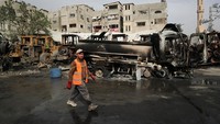 Konflik ini dipicu oleh serangan Hamas ke Israel selatan pada 7 Oktober 2023, yang mengakibatkan 1.200 orang tewas dan 251 sandera dibawa ke Gaza, menurut catatan Israel. Sejak saat itu, otoritas kesehatan setempat melaporkan bahwa lebih dari 51.000 warga Palestina telah terbunuh dalam serangan Israel. 