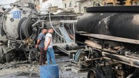 Israel telah memberlakukan blokade total terhadap semua pasokan ke Gaza sejak awal Maret dan meluncurkan kembali operasi militernya pada 18 Maret setelah gagalnya gencatan senjata. 