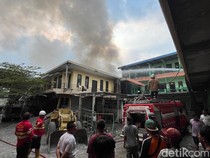 Kebakaran Ponpes-Gudang Rongsokan Mojokerto Padam, Santri Dievakuasi