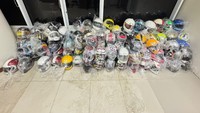 Kejaksaan Agung (Kejagung) menyita 130 helm dari Ariyanto Bakri (AR), pengacara yang menjadi tersangka dalam kasus suap vonis lepas korupsi ekspor bahan baku minyak goreng. Ratusan helm itu dinilai memiliki nihai yang cukup tinggi. Ada berbagai macam jenis helm yang disita, di antaranya helm merek Shoei, AGV, Nolan, Arai, dan Bell. Ada juga yang bermerek Simpson, Shark, Blauer, Hedon, hingga FOX. Rumondang/detikcom