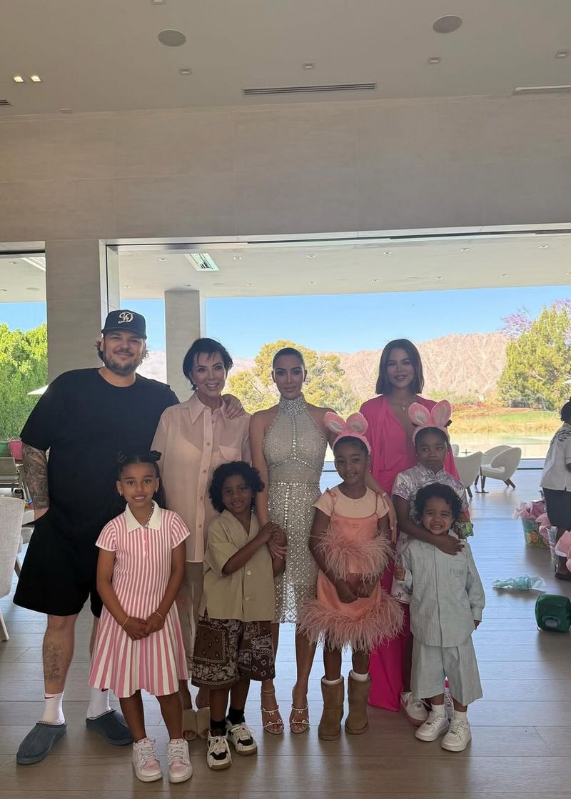 Kim Kardashian Merayakan Paskah.