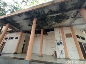 KDM Mau Cirebon seperti Jogja, tapi Gedung Keseniannya kok Berlumut?