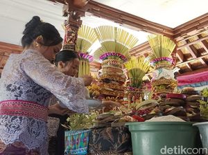 Ngejot Tumpeng Berbalas Tape, Tradisi Galungan di Gianyar
