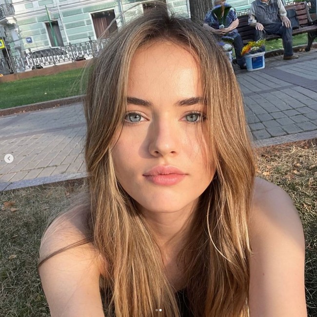 Dalam kehidupan sehari-harinya, Kristina Pimenova tidak memakai makeup atau bergaya dewasa. Foto: Instagram