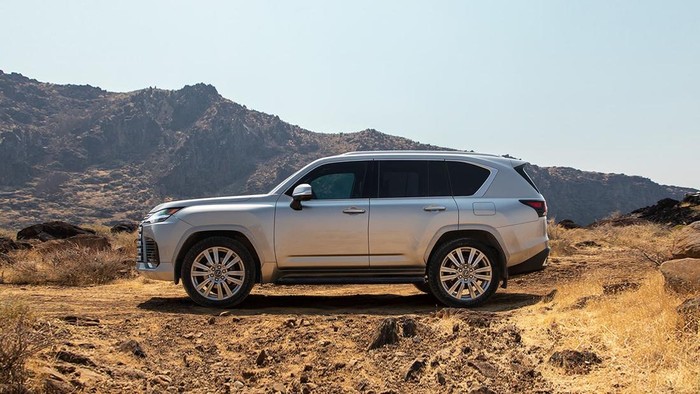 Lexus LX600