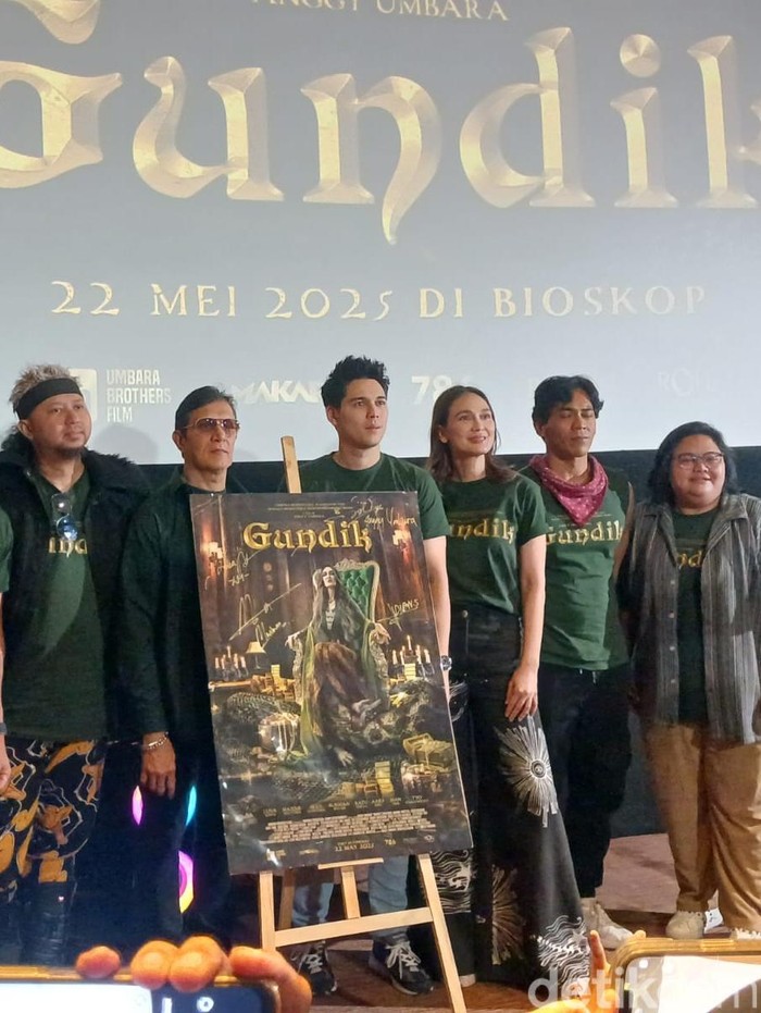 Luna Maya dan Maxime Bouttier Luna Maya dan Maxime Bouttier saat ditemui di kawasan Jatinegara.