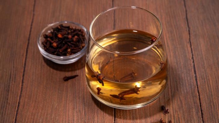8 Manfaat Air Rebusan Cengkeh untuk Kesehatan dan Cara Membuatnya