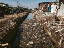 Pemprov Jabar Kebut Pembongkaran Bangunan Liar di Kali Bekasi