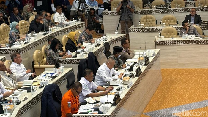 Menhub rapat kerja dengan Komisi V