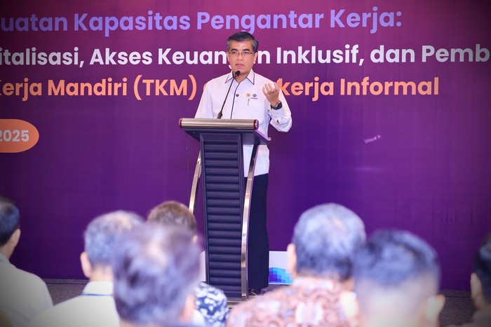 Menteri Ketenagakerjaan Yassierli saat membuka workshop Penguatan Kapasitas Pengantar Kerja: Mendorong Digitalisasi, Akses Keuangan, dan Pembayaran Upah Digital yang digelar International Labour Organization (ILO) di Jakarta