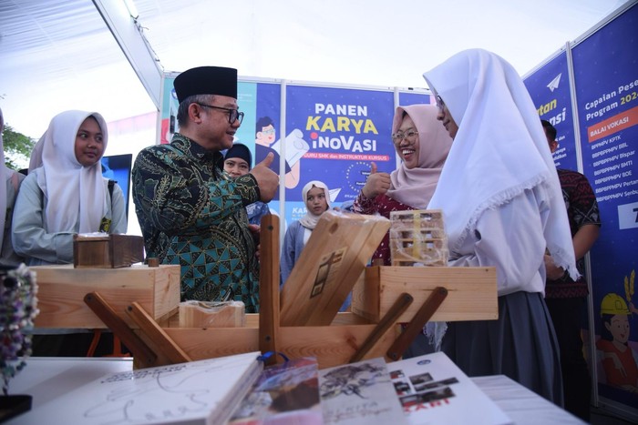 Ragam karya dan inovasi yang turut dihadirkan adalah sebuah apresiasi atas dampak nyata dari hasil program Peningkatan Kompetensi sebelumnya. Dalam panen karya tahun ini memamerkan puluhan karya inovatif.