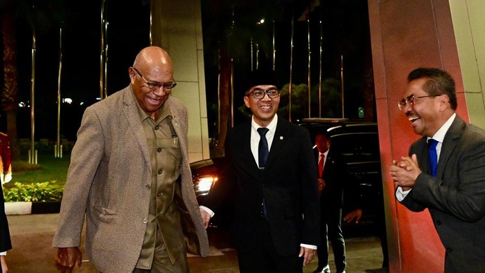 Perdana Menteri (PM) Republik Fiji, Sitiveni Rabuka tiba di Bandara Internasional Soekarno Hatta (Rusman - Biro Pers Sekretariat Presiden) Perdana Menteri (PM) Republik Fiji, Sitiveni Rabuka tiba di Bandara Internasional Soekarno Hatta (Rusman - Biro Pers Sekretariat Presiden)