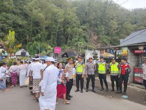 Sinergi Polda Bali dan Pecalang Jaga Ibadah Galungan Tetap Kondusif