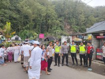 Sinergi Polda Bali dan Pecalang Jaga Ibadah Galungan Tetap Kondusif