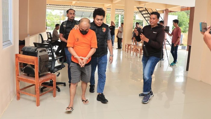 Polisi menangkap pelaku penipuan modus dana gaib Rp 500 juta.