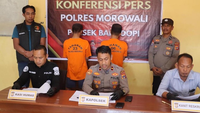 Polisi merilis kasus dua pemuda curi motor warga di Morowali.
