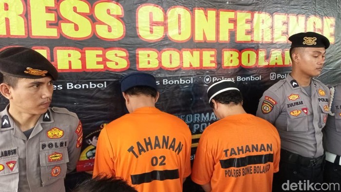 Polres Bone Bolango merilis penangkapan 2 pria yang hendak pesta narkoba.