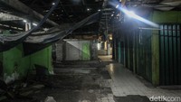 Pasar ini sempat mengalami kebakaran hebat pada tahun 2012, kebakaran yang berasal dari lantai dua itu hingga kini belum dipugar kembali.