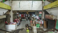 Hingga kini belum ada solusi untuk meningkatkan geliat pasar ini untuk kembali normal, sementara pedagang yang masih bertahan berharap pemerintah dapat melakukan renovasi terhadap pasar dan mencari solusi terkait akses perlintasan.
