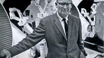 Puluhan tahun sebelum Apple meluncurkan iPad, penulis fiksi ilmiah Arthur C. Clarke menggambarkan perangkat yang sangat mirip dalam novelnya tahun 1968, 2001: A Space Odyssey. Clarke menyebut perangkat ini buku koran dan merinci bagaimana karakter akan menggunakannya untuk mengakses informasi, menulis, [Dia] akan mencolokkan... Buku Koran miliknya ke sirkuit informasi kapal dan memindai laporan terbaru... Persegi panjang seukuran perangko itu akan mengembang hingga memenuhi layar dengan rapi. Buku koran fiktif ini, yang dibayangkan 42 tahun sebelum iPad asli, sangat mirip dengan komputer tablet dan antarmuka aplikasinya yang akhirnya menjadi teknologi umum. Foto: Boredpanda