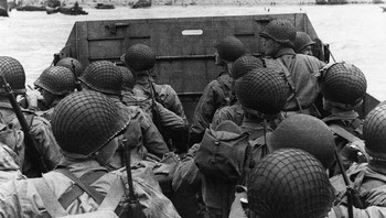 Sebagai Panglima Tertinggi Sekutu selama Perang Dunia I, Jenderal Prancis Ferdinand Foch merupakan tokoh kunci dalam negosiasi perdamaian setelah kekalahan Jerman. Ia sangat tidak setuju dengan ketentuan Perjanjian Versailles, dengan alasan bahwa kegagalan menduduki Rhineland sepenuhnya membuat Prancis rentan terhadap agresi di masa mendatang. Menyuarakan ketidakpuasannya, Foch menyatakan secara profetik selama penandatanganan perjanjian, Ini bukan perdamaian. Ini adalah gencatan senjata selama dua puluh tahun. Sesuai dengan ramalannya, konflik global meletus lagi dengan dimulainya Perang Dunia II hampir tepat dua puluh tahun kemudian. Foto: Boredpanda