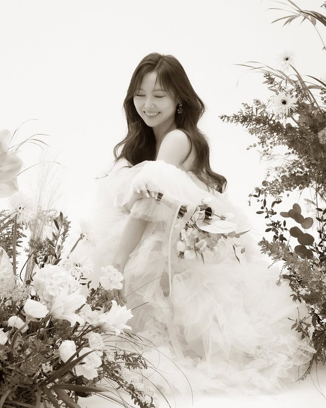 “Kami memutuskan untuk menjalani babak baru dalam kehidupan bersama. Terima kasih banyak kepada semua orang yang telah mendukungku dengan cinta dan kebaikan.. Tidak sabar untuk berbagi awal baru ini dengan kalian,” tulis Min eks Miss A sebagai keterangan fotonya. Foto: dok. Instagram @therealminnn