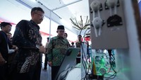 Beberapa inovasi yang dipamerkan antara lain Doctor Detection (Deteksi Gejala Penyakit) karya peserta pelatihan dari SMKN 9 Malang, Face Detection untuk Absensi karya SMKN 1 Depok, Game Barda dan Rumble Academia karya SMKN 1 Ciomas. (Foto: Humas Kemendikdasmen)