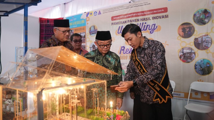 Selain itu ada juga Smart Farming Perikanan karya SMKN 1 Maros dan SMKN 1 Cijambe, Control System Peralatan Rumah Tangga Menggunakan IoT karya SMKN 1 Percut Sei Tuan, dan karya-karya lainnya.