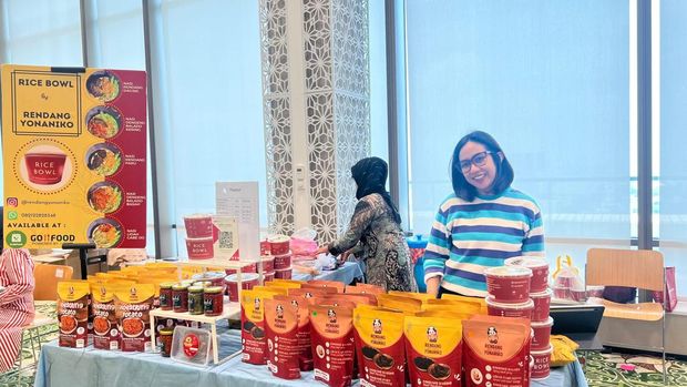 Rendang Yonaniko turut terpuruk harga kelapa mahal.