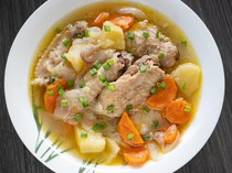 Resep Sup Sayap Ayam Berkaldu Gurih dengan Isian Sayuran