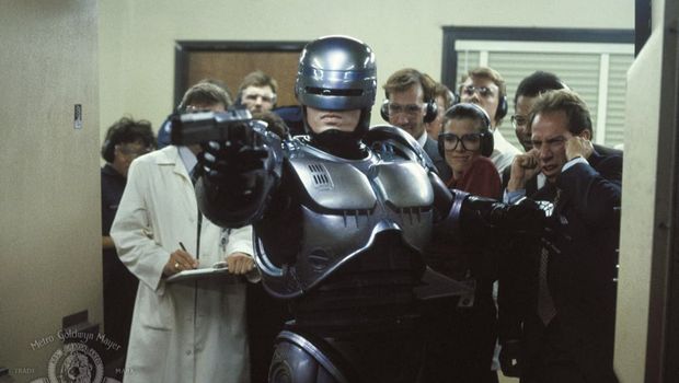 Cuplikan adegan dalam film RoboCop.