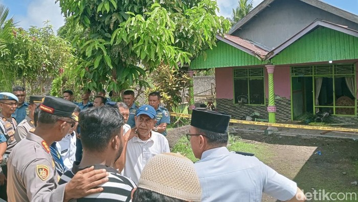 Rumah pelaku pembunuhan bocah dalam karung di Bengkulu dihancurkan keluarga korban.