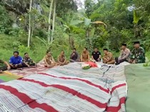 Bupati Giri Belikan Lahan Makam agar Warga Tak Perlu Seberangi Sungai Lagi