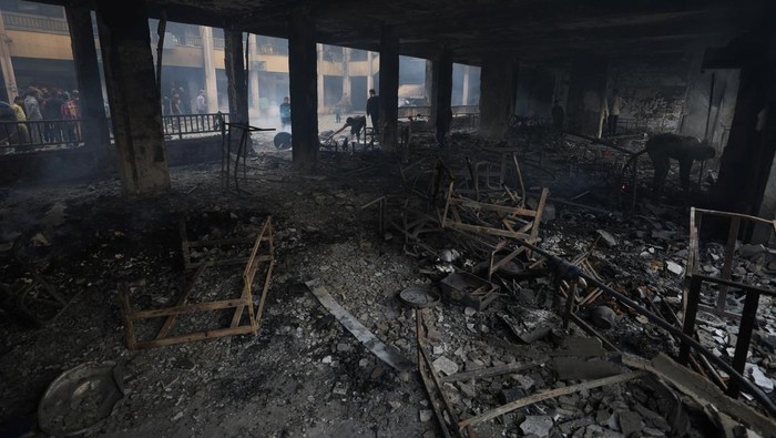 Palestinians inspect the damage at a school sheltering displaced people, following an Israeli strike, in Gaza City, April 23, 2025. REUTERS/Dawoud Abu Alkas
