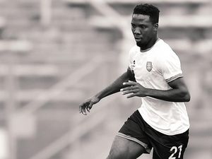 Di Afrika, Pesepakbola Muda Ini Meninggal saat Pemanasan