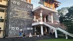 Suasana UTBK SNBT 2025 di UGM, Tas Peserta Diletakkan di Depan