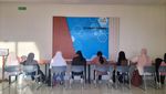 Suasana UTBK SNBT 2025 di UGM, Tas Peserta Diletakkan di Depan