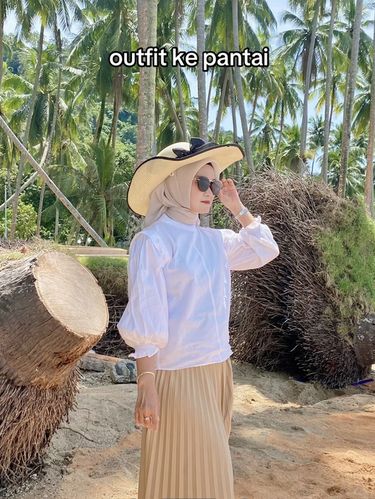 GresAttachments3:02 PM (14 minutes ago)to meSosok Winta Waheed, wanita yang berusia 53 tahun yang viral usai membagikan OOTD