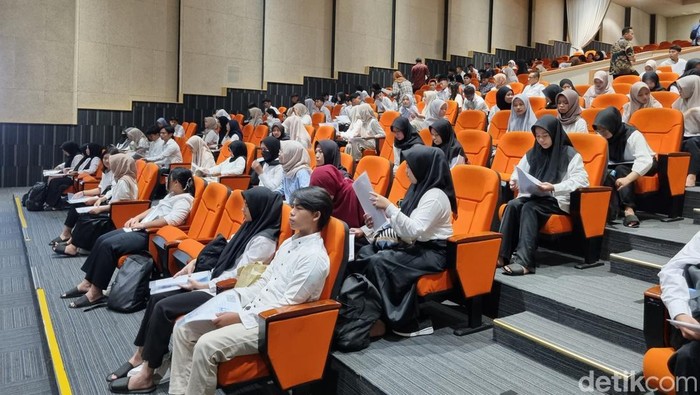 Suasana peserta UTBK SNBT di Unair sebelum dimulai