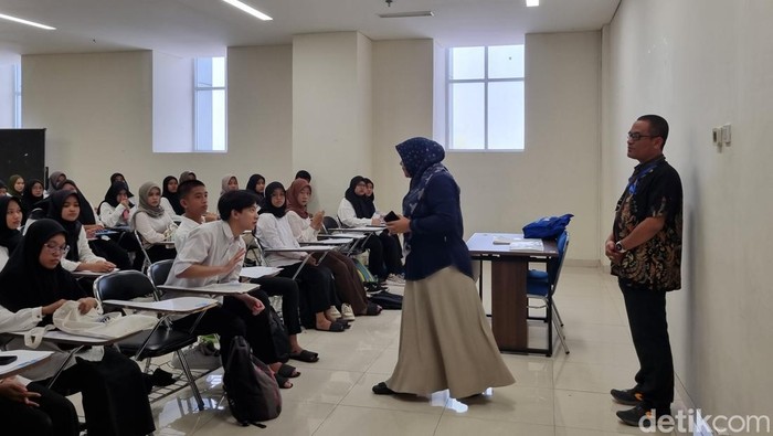 Suasana peserta UTBK SNBT di Unair sebelum dimulai